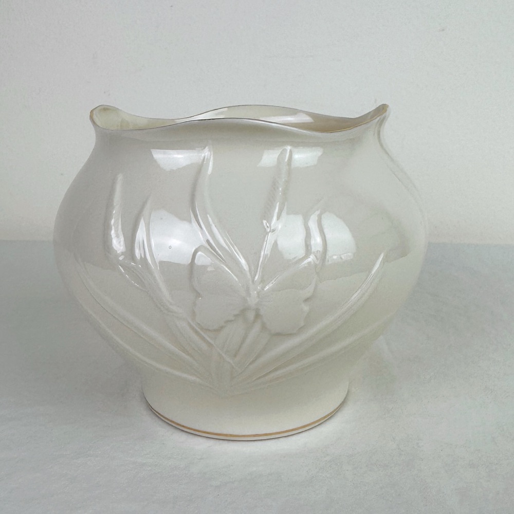 Belleek Vintage Butterfly Collection 4" Flower Pot Vase